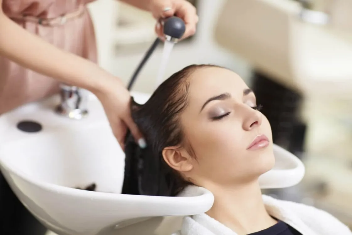 co nen boi dau dua len toc truoc khi di ngu khong oZ3dKoVnB