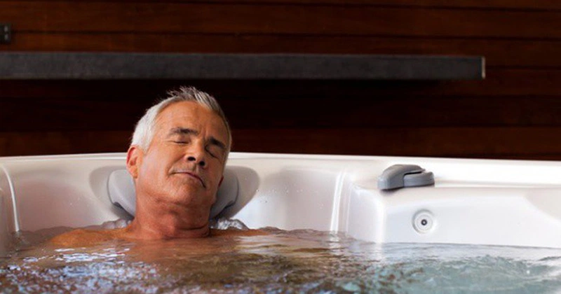 nen hay khong nen tam nuoc nong tam nuoc nong co tac dung gi riKn