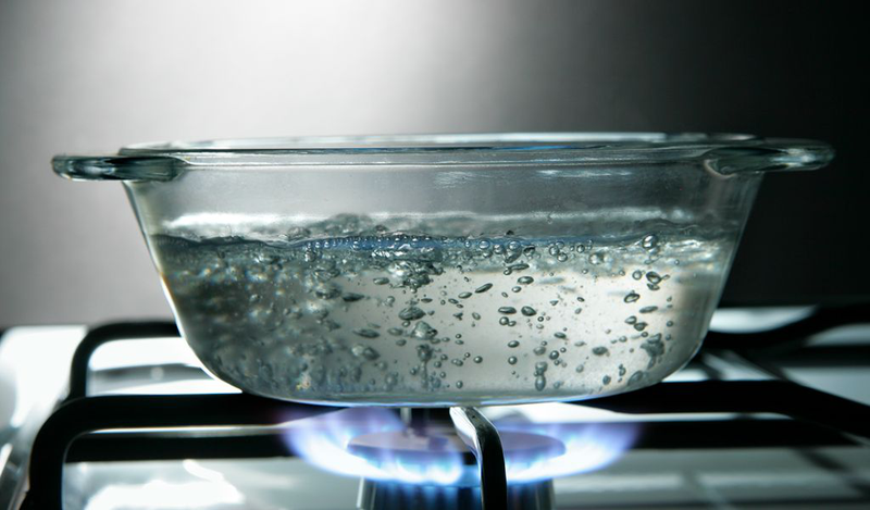 nen uong nuoc dong chai hay nuoc dun soi de nguoi tot hon