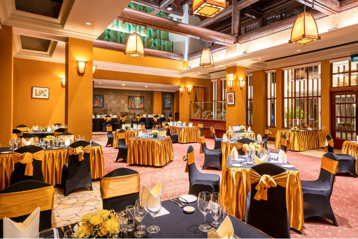 Nhà hàng bò Hemispheres Steak and Seafood Grill