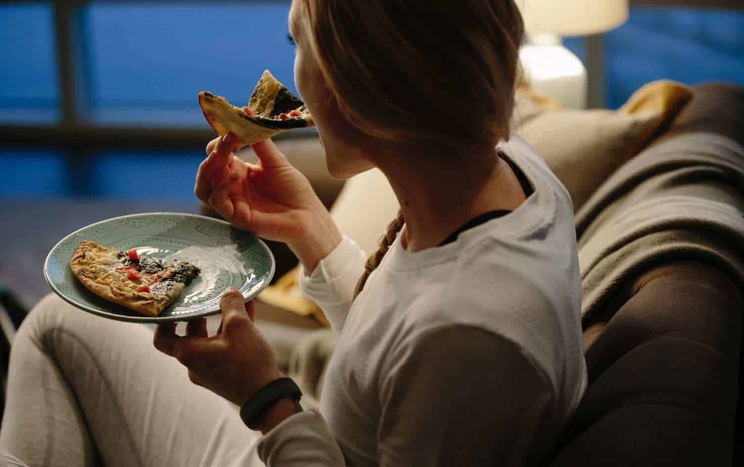 Thức khuya làm bạn cảm thấy đói