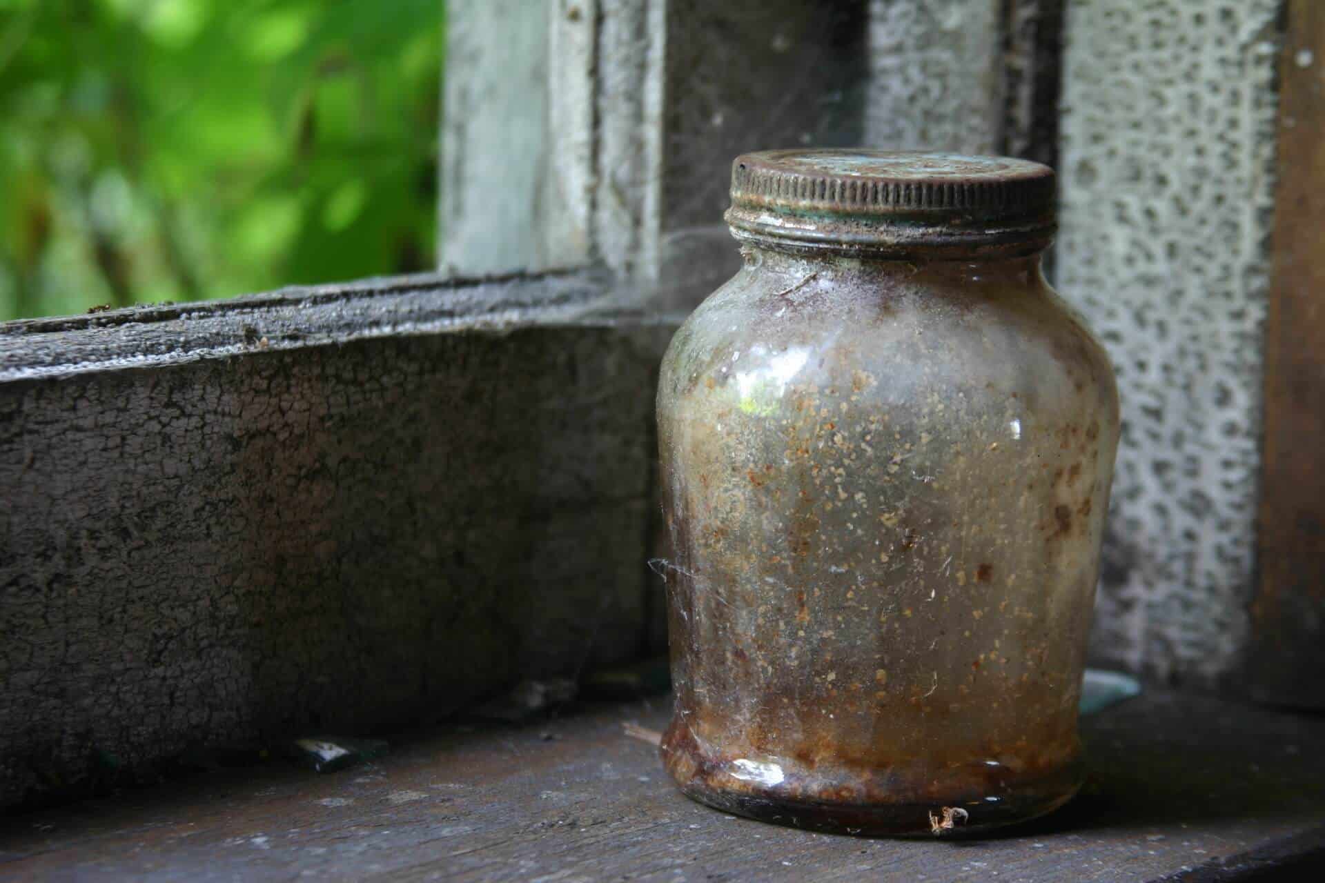 Mẹo làm sạch bình thủy tinh và lọ