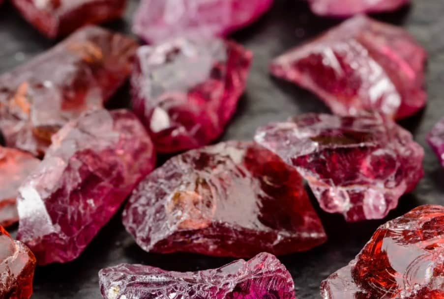 đá màu đỏ phong thủy