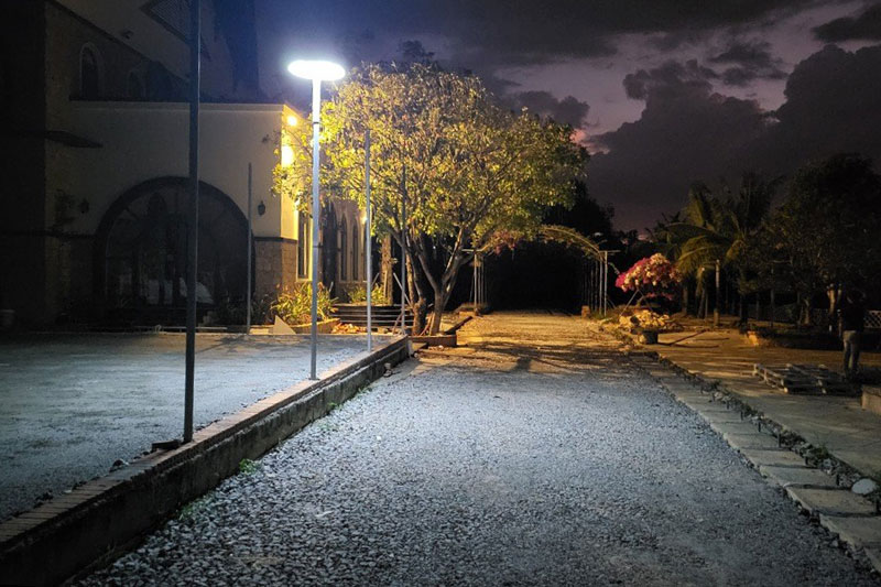 Đèn chiếu sáng công viên năng lượng mặt trời ufo