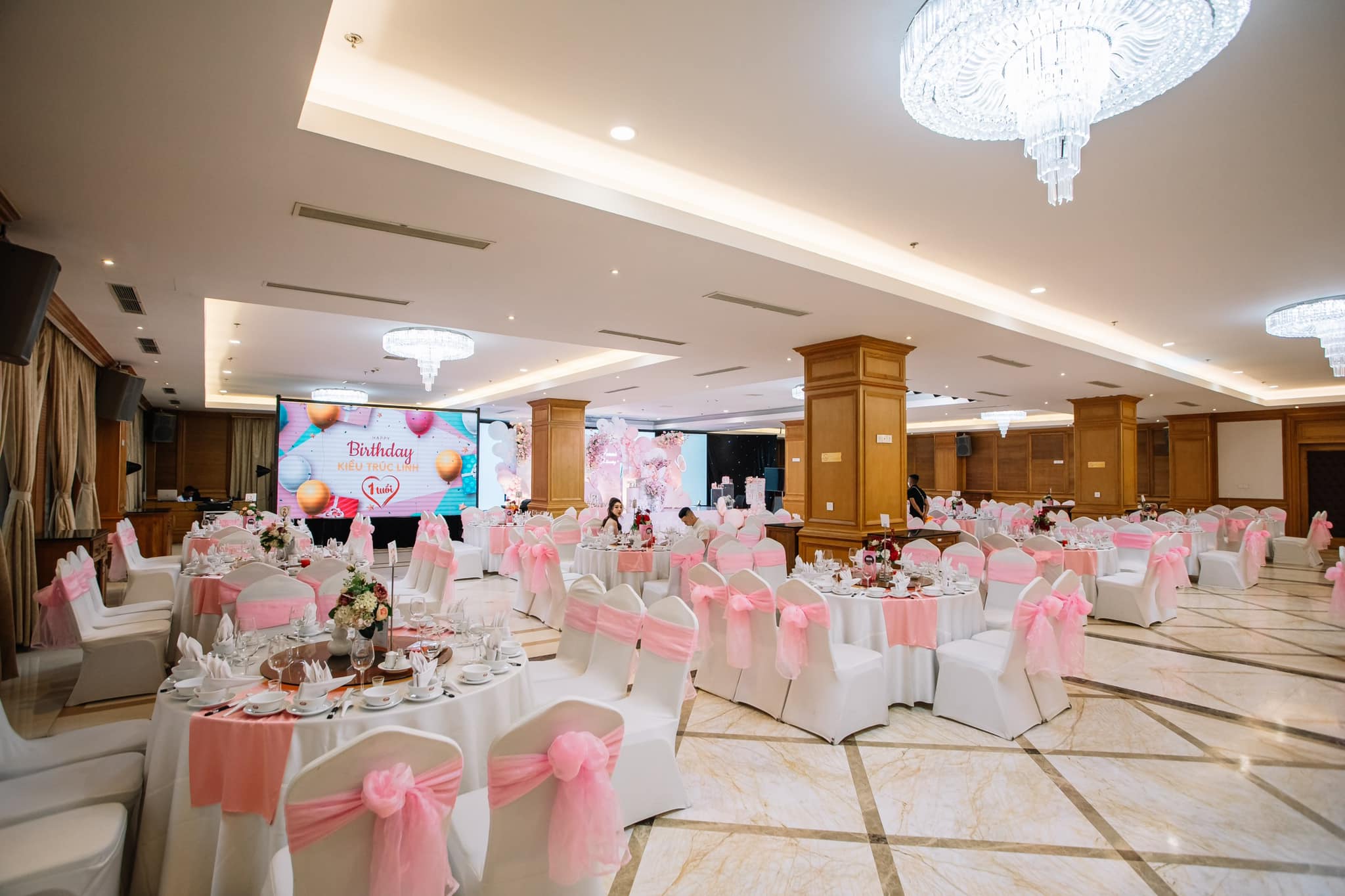 Tổ chức tiệc cuối năm ở đâu Hà Nội