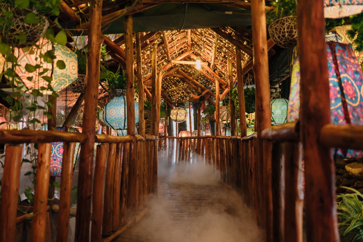 Đường vào nhà hàng Chợ tình Sapa