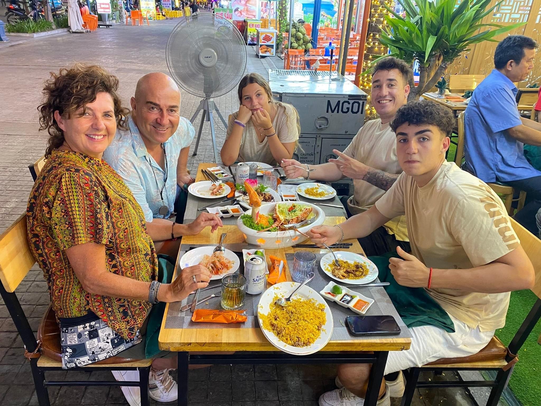 Top 10 nhà hàng hải sản ngon nức tiếng Hạ Long 7 nhà hàng hải sản ship đồ tận nơi ở Quảng Ninh