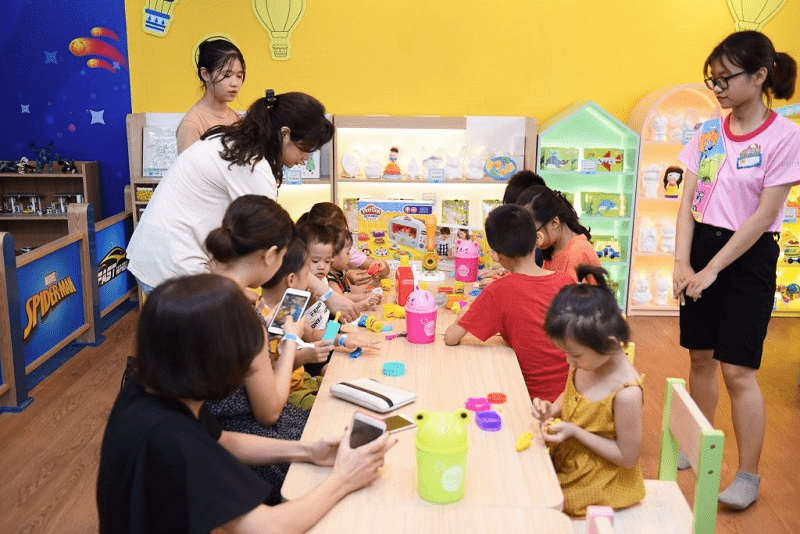 Nhân viên khu vui chơi