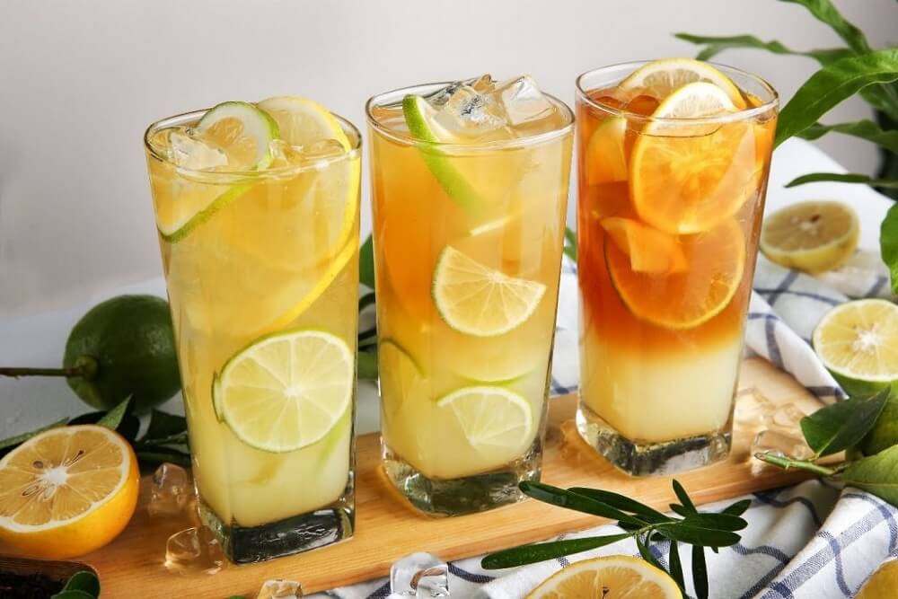 Một cộc nước hơi ấm, pha với chanh 
