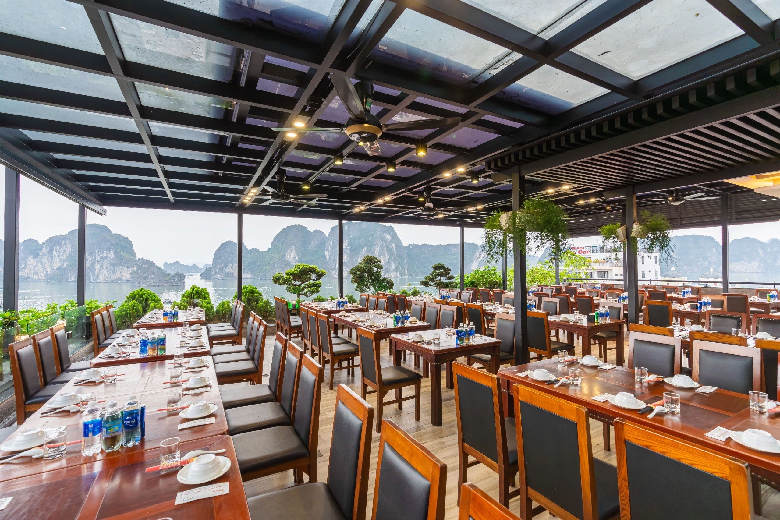 Top 10 nhà hàng hải sản ngon nức tiếng Hạ Long 2 Talata Seafood Hạ Long