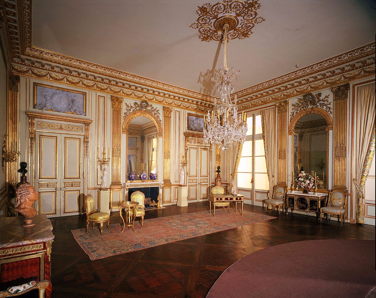 Vật liệu được sử dụng trong thiết kế nội thất Renaissance rất cao cấp và quý hiếm