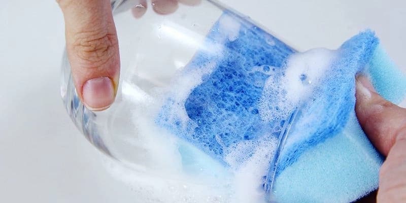 làm sạch đồ thuỷ tinh với dấm