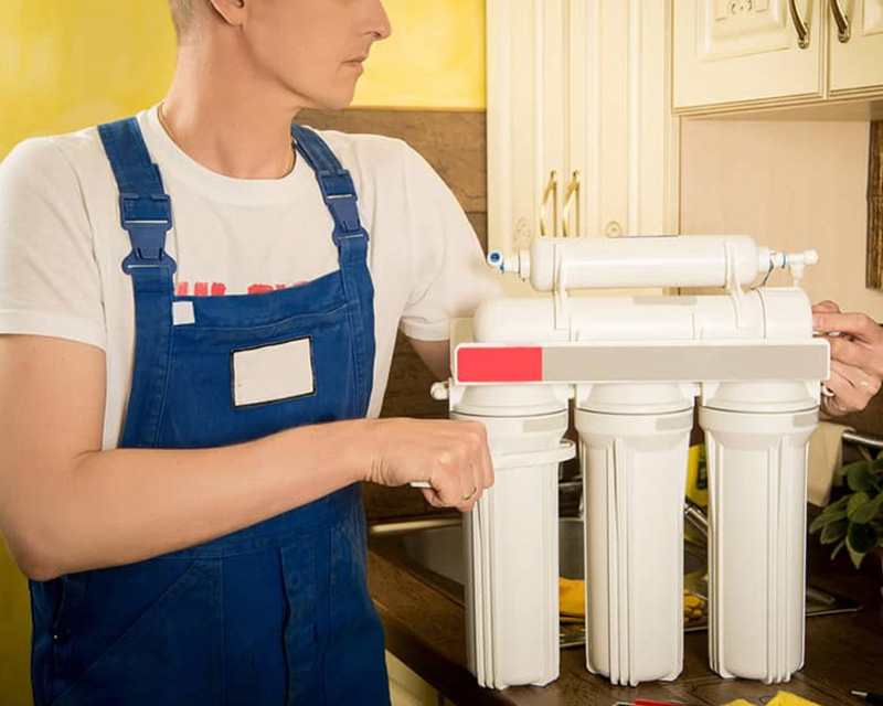 Lắp cốc lọc vào vị trí ban đầu