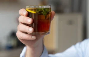 Ai không nên uống nước nhân trần?