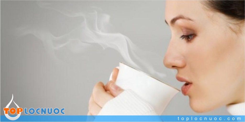 Lợi ích của việc uống nước ấm hàng ngày với làn da của bạn