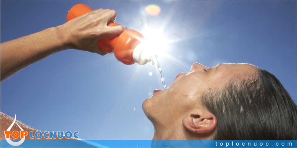 Hướng dẫn bổ sung nước đúng cách trong mùa nắng nóng