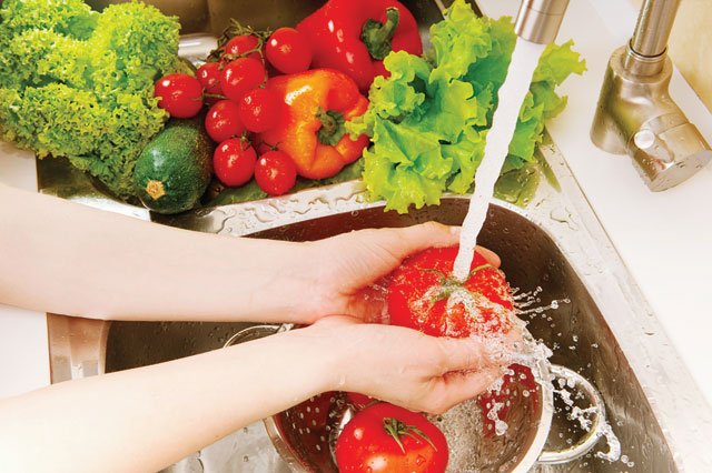 Tác dụng của nước ion Kiềm loại bỏ hoá chất trên rau củ quả