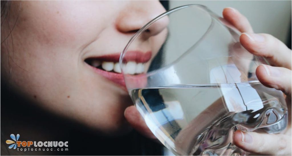 Tác dụng thiết thực của việc uống đủ nước tinh khiết mỗi ngày