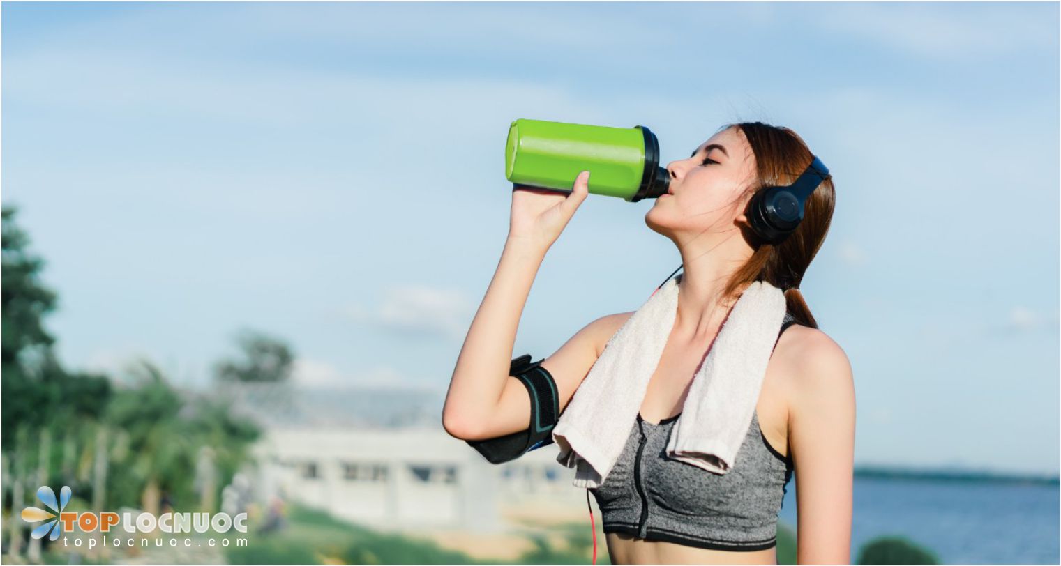 Giữ sức khỏe và vóc dáng bằng cách uống nước tinh khiết