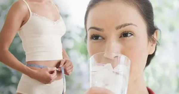 Nhịn uống nước giảm cân tốt hay xấu? Uống nước như thế nào để giảm cân?