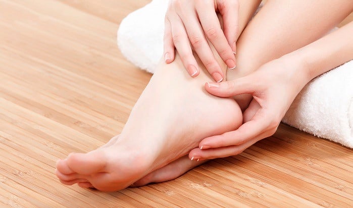 Uống nước ion Kiềm có giúp giảm hiện tượng nứt gót chân