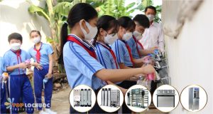 So sánh Nước đóng bình với Máy lọc nước cho Trường học