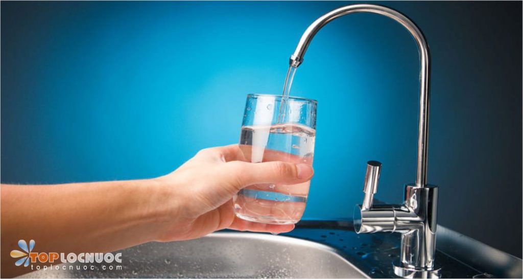 Uống nước trực tiếp từ Máy lọc nước có tốt cho sức khỏe không?