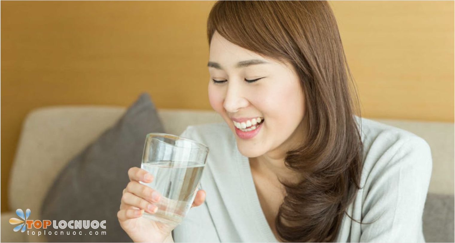 Uống đủ nước tinh khiết giúp cải thiện năng suất làm việc hàng ngày