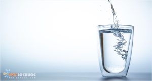 So sánh nước tinh khiết và nước cất, nên sử dụng loại nào?