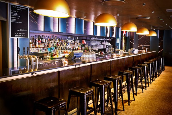 Quán bar là gì? Các loại hình quán bar phổ biến nhất hiện nay
