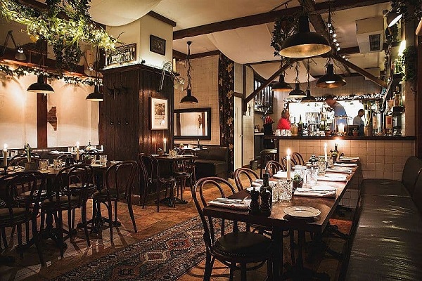 Bistro là gì? Nhà hàng bistro có những nét đặc trưng nào?