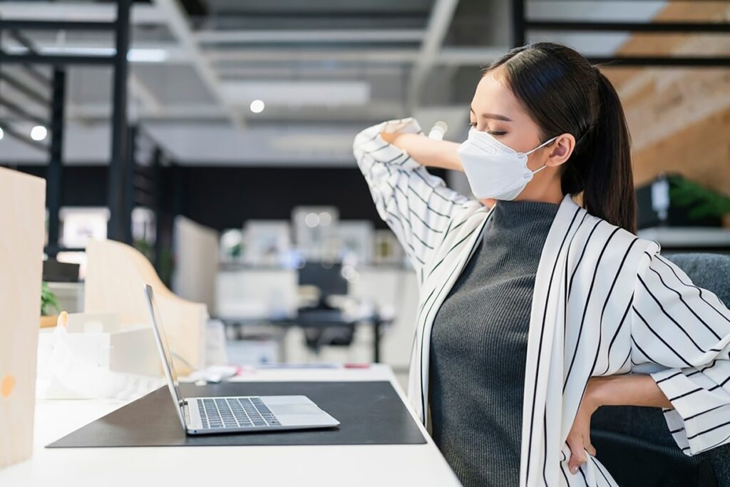 Đừng để bệnh đau lưng trở thành tai họa với dân văn phòng