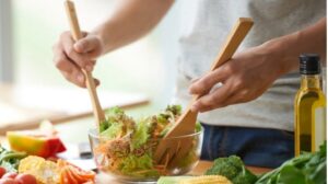 Mẹo hay giúp bạn ăn nhiều mà không lo tăng cân ngày Tết