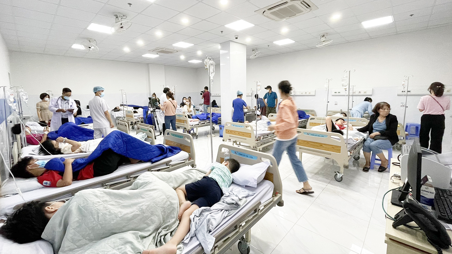 Làm gì để tránh ngộ độc thực phẩm tập thể tại trường học?