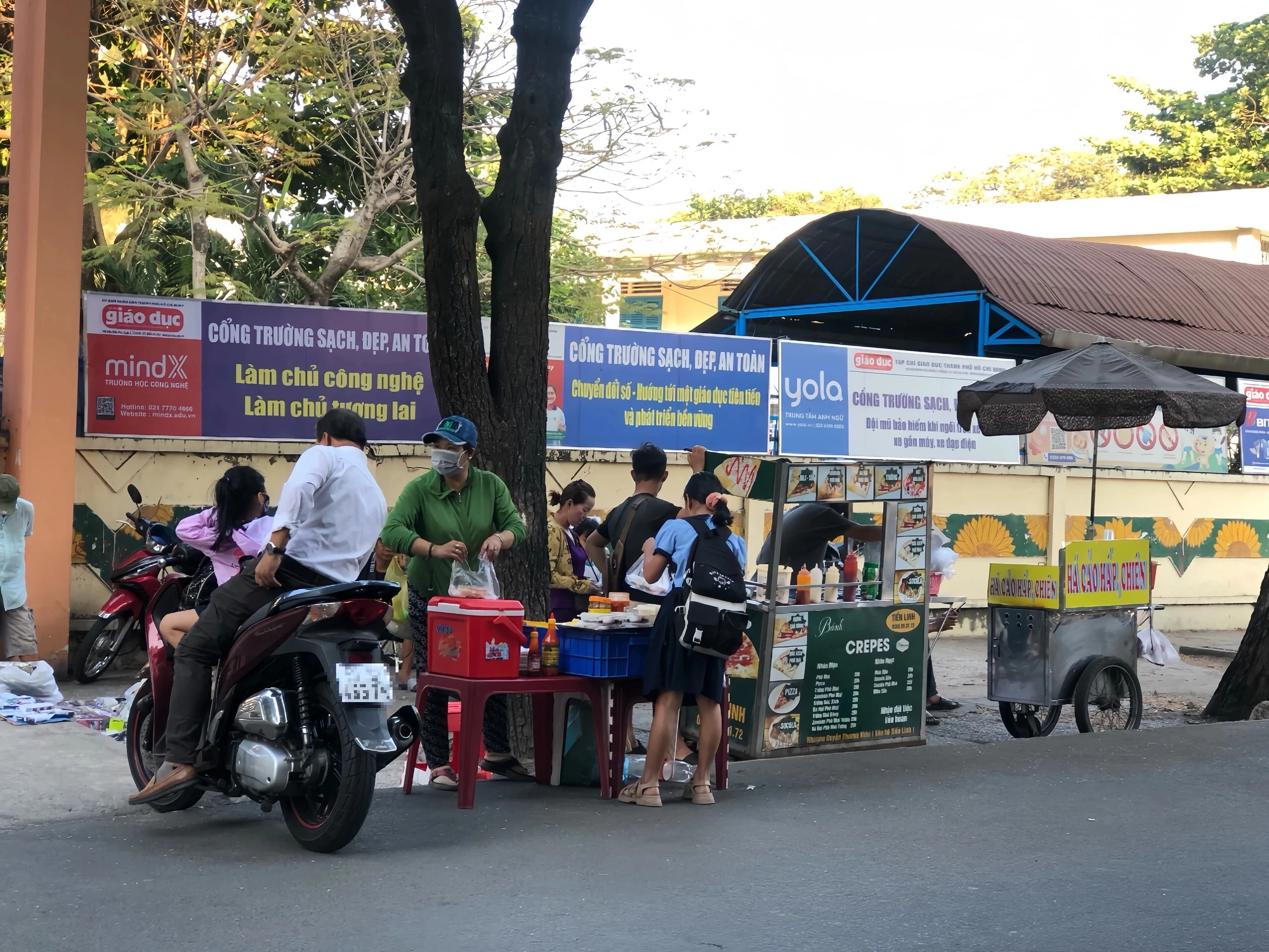 Nỗi lo ngộ độc thực phẩm cổng trường học chưa có hồi kết