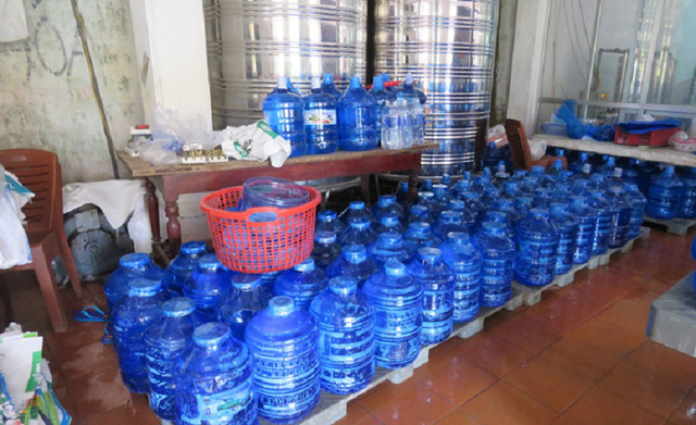 Phát hiện 15 công ty sản xuất nước đóng bình bằng hệ thống xử lý tạm bợ