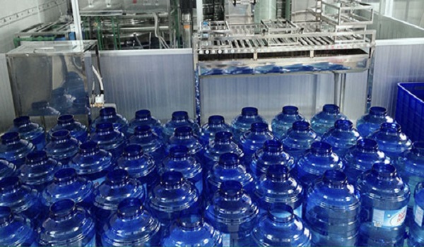 Nước uống đóng bình, đóng chai không rõ nguồn gốc và hệ lụy