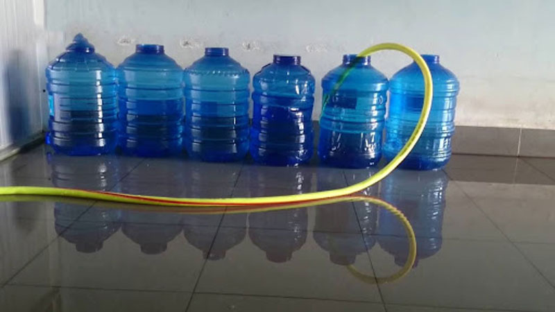 Chất lượng nước đóng bình ở trường học: Không thể bỏ ngỏ