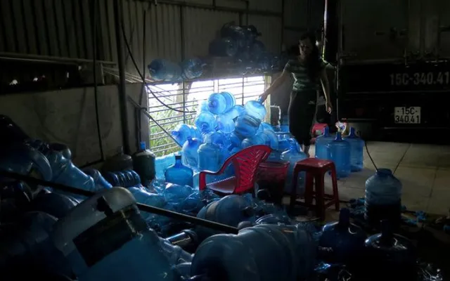 Sản xuất nước đóng chai tinh khiết… siêu bẩn cho lãi “siêu khủng”