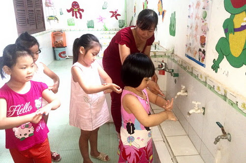 Sử dụng nước sạch trong ăn uống và sinh hoạt để bảo vệ sức khỏe