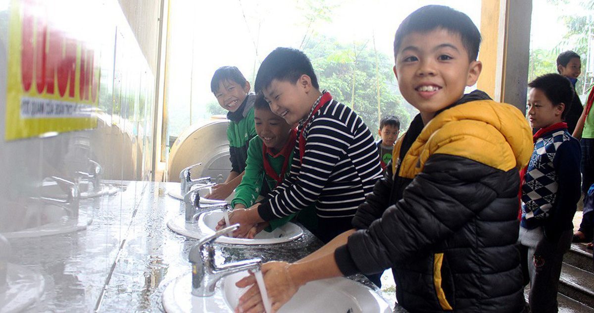 Cần quan tâm tới vấn đề nước sinh hoạt ở các trường bán trú