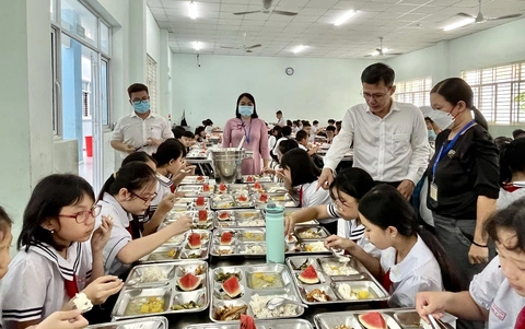 Bếp ăn trường tiểu học có cần xin Chứng nhận an toàn thực phẩm không?