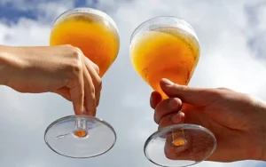 Uống bia có đủ bù nước sau chạy cho vận động viên?